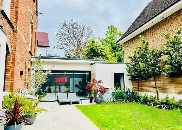 Stunning, Architecturally Designed Garden Studio With Parking