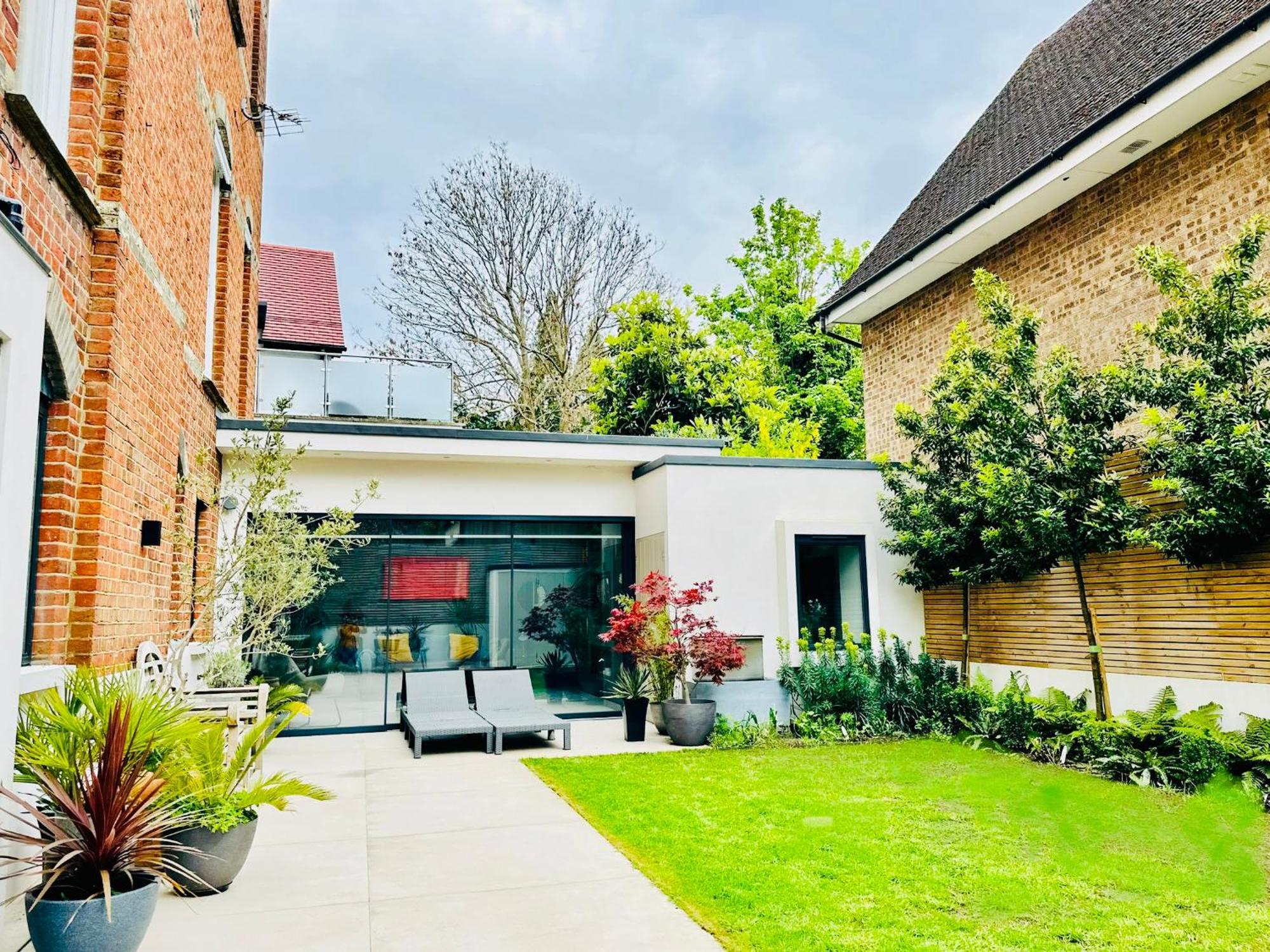 Stunning, Architecturally Designed Garden With Parking Appartamento *